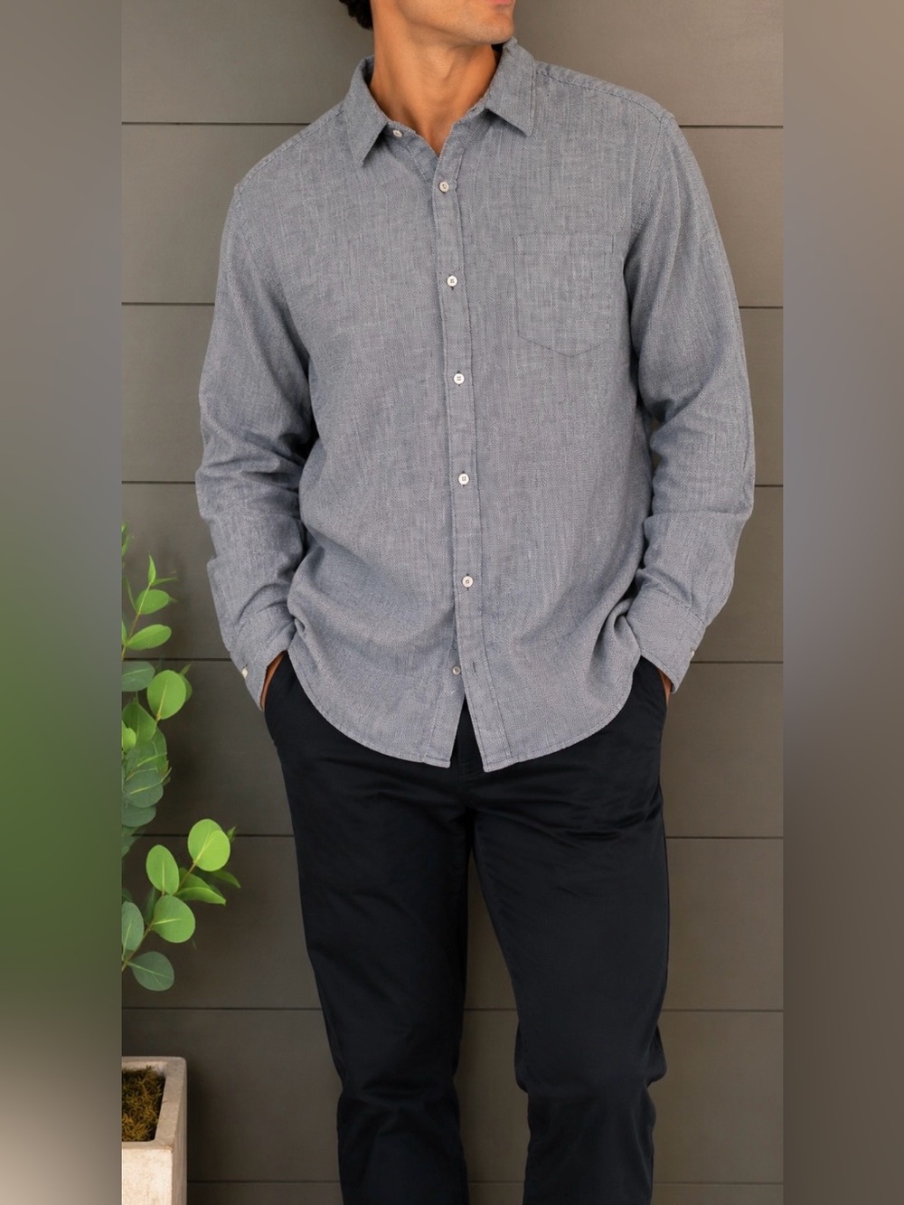 Liz Claiborne Men’s work shirt. Size XL. Slim fit, stretch. EUC
